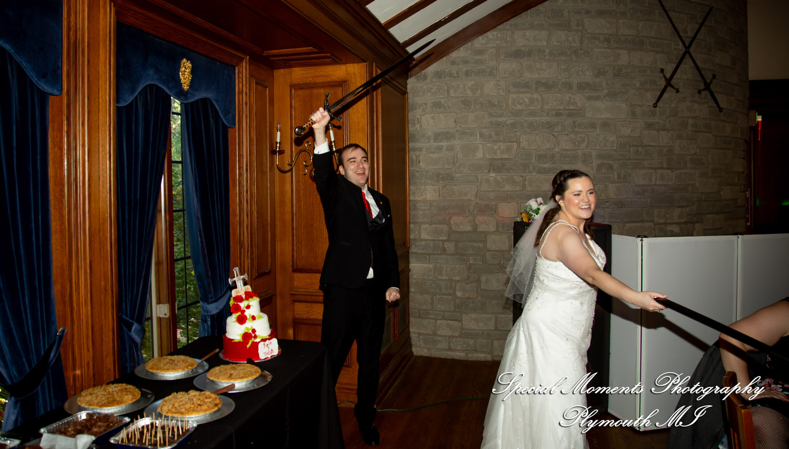 Patricia & Kyle at Canterbury Castle Lake Orion MI wedding photograph