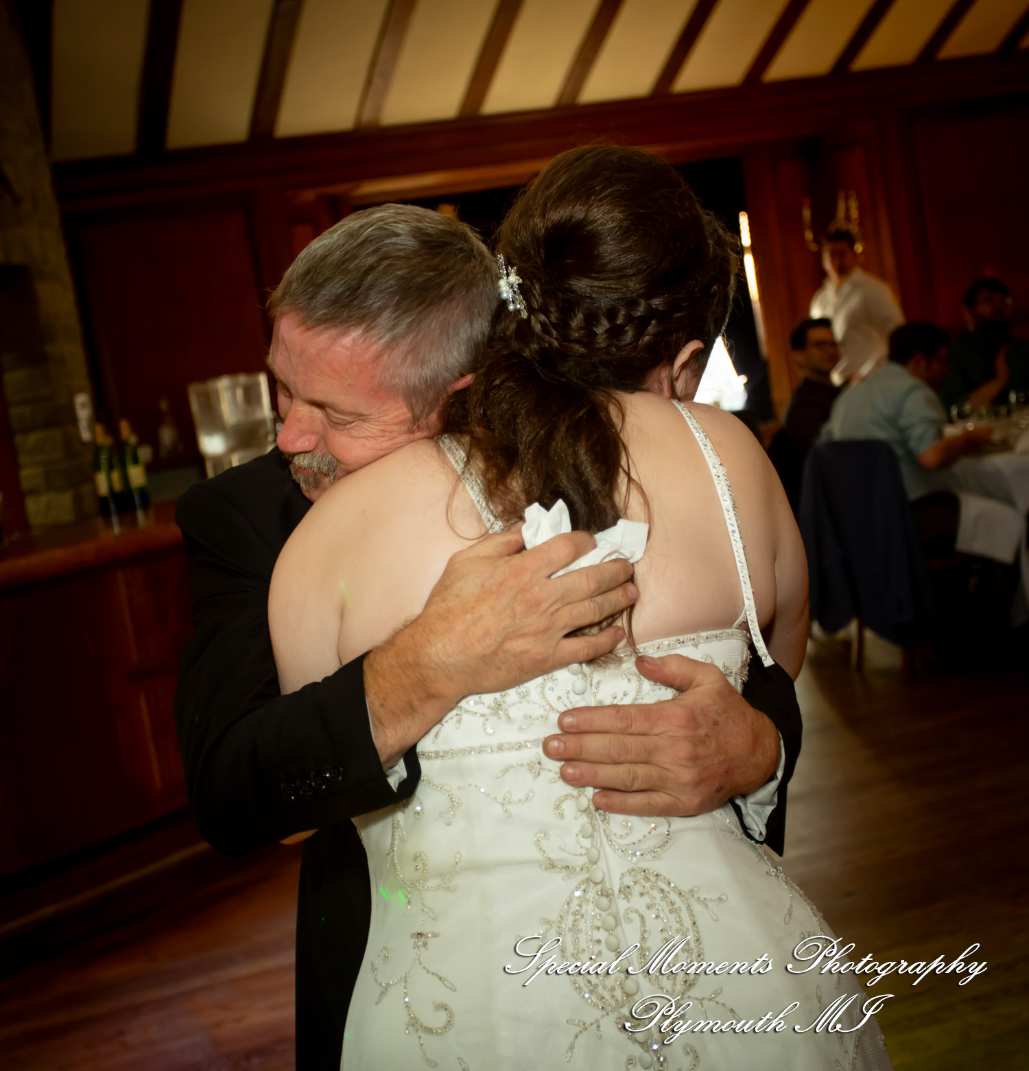 Patricia & Kyle at Canterbury Castle Lake Orion MI wedding photograph