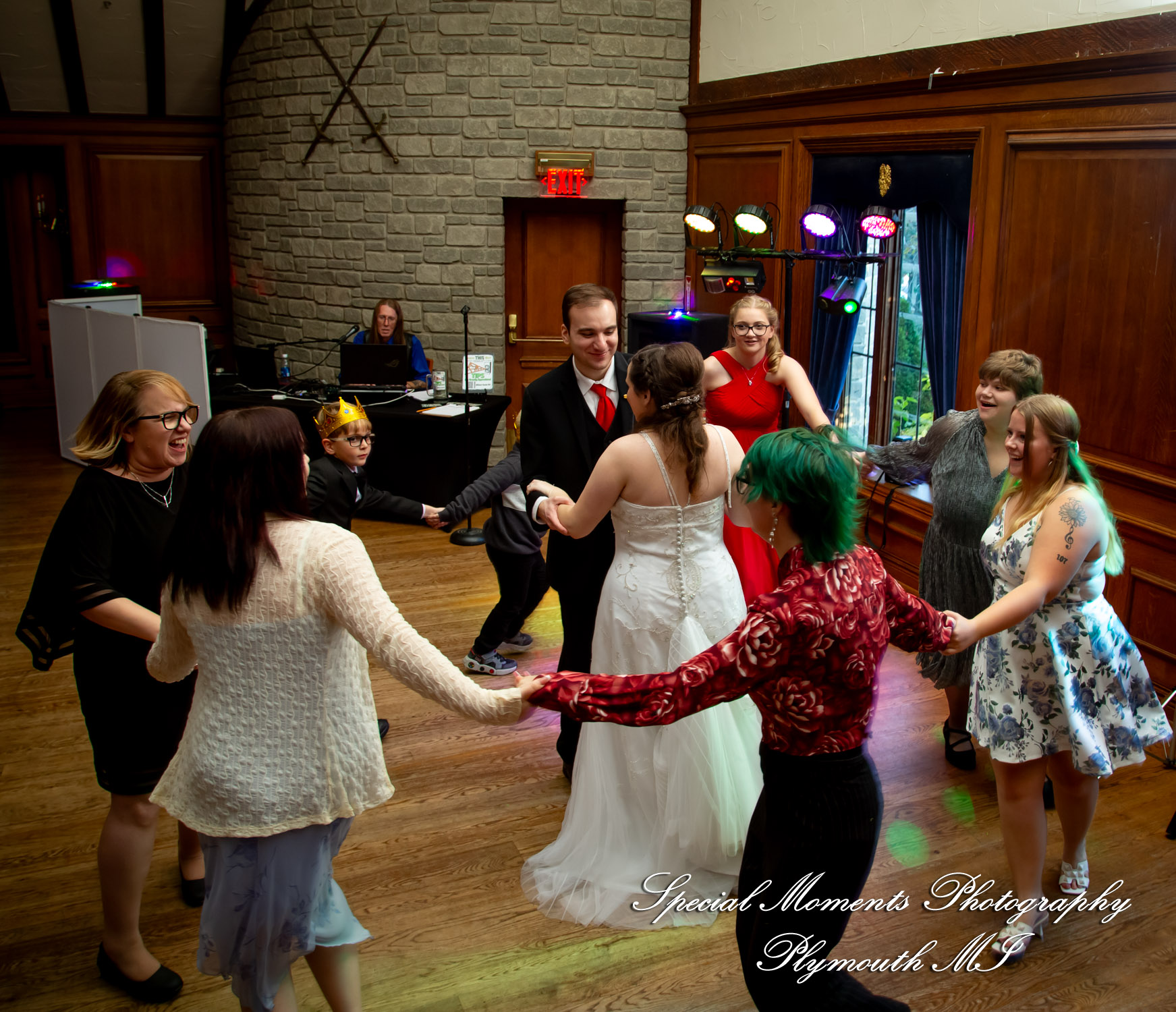 Patricia & Kyle at Canterbury Castle Lake Orion MI wedding photograph