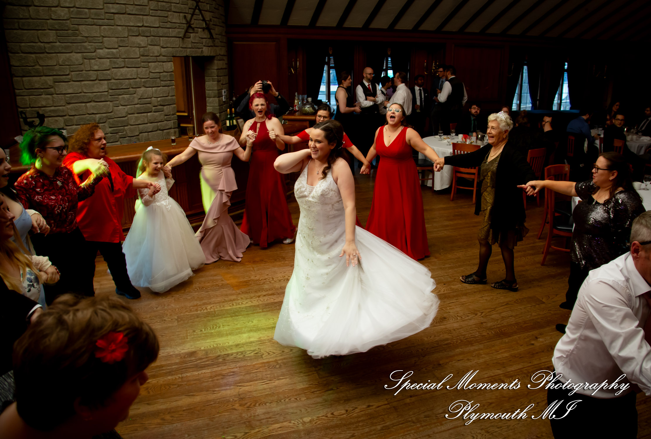 Patricia & Kyle at Canterbury Castle Lake Orion MI wedding photograph