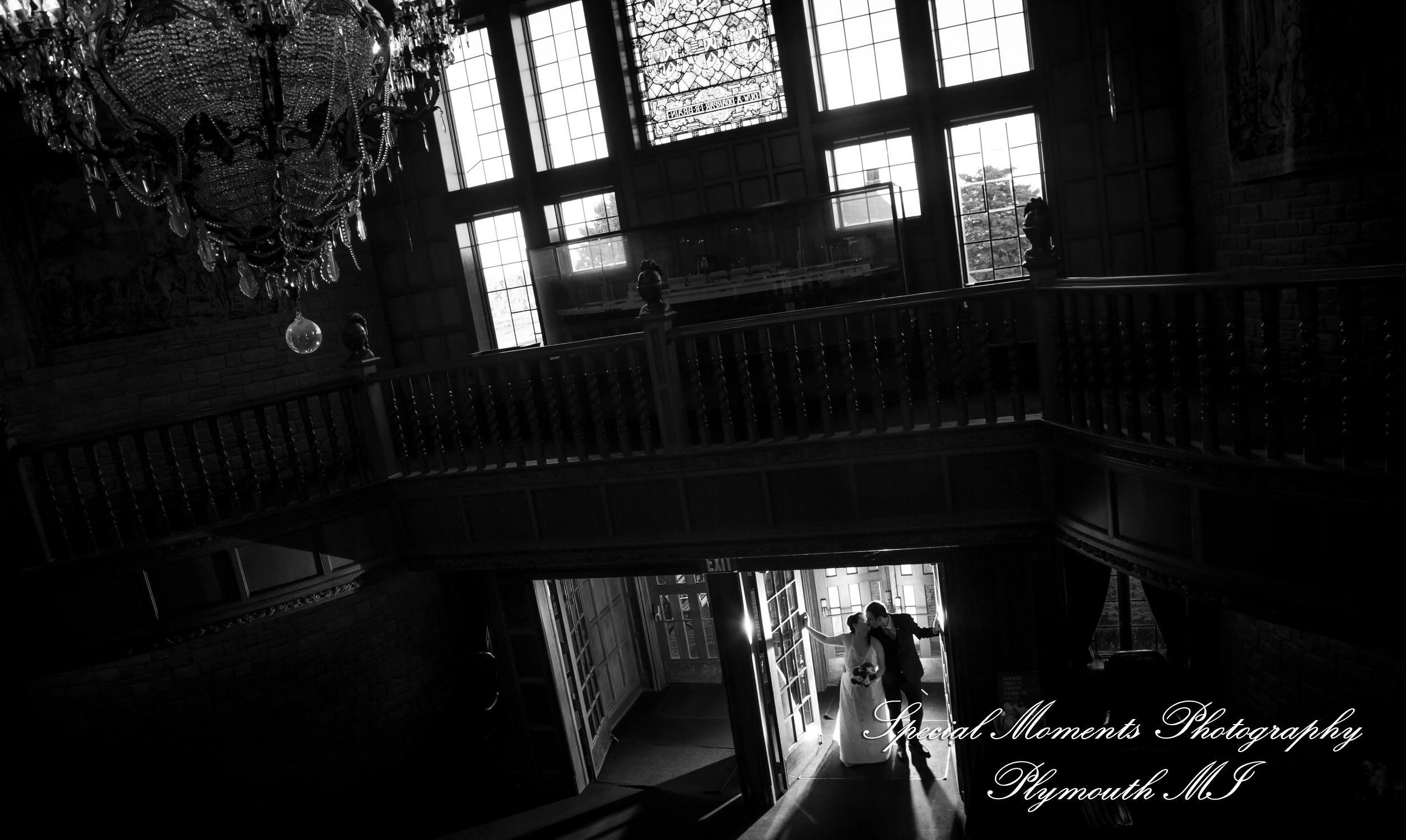 Patricia & Kyle at Canterbury Castle Lake Orion MI wedding photograph
