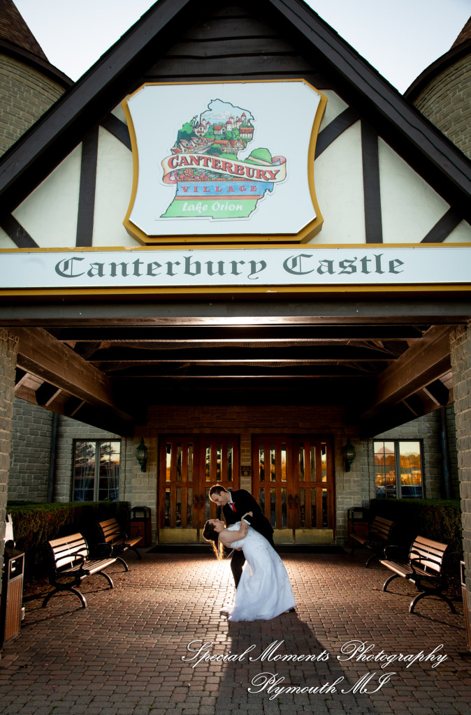 Patricia & Kyle at Canterbury Castle Lake Orion MI wedding photograph