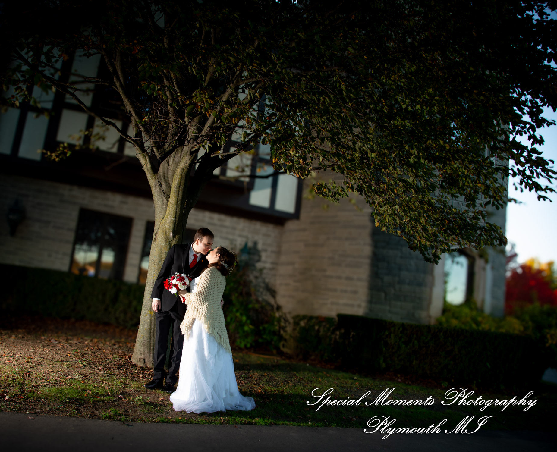 Patricia & Kyle at Canterbury Castle Lake Orion MI wedding photograph