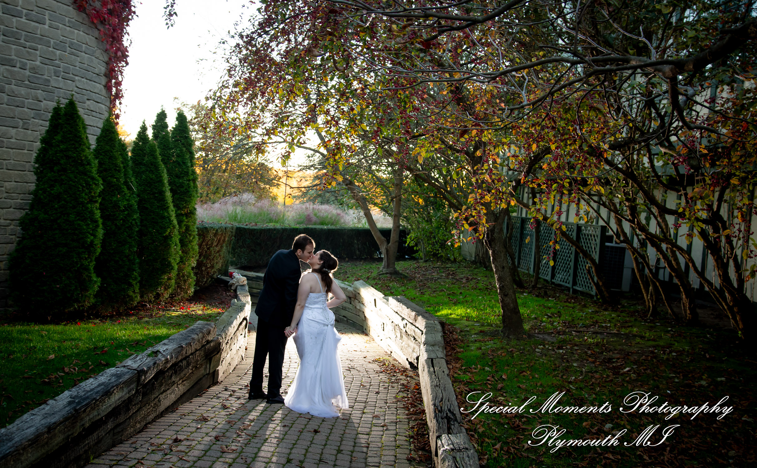 Patricia & Kyle at Canterbury Castle Lake Orion MI wedding photograph