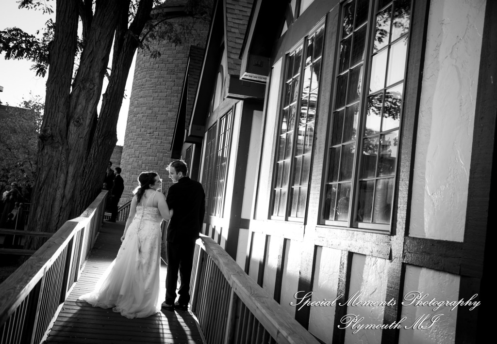Patricia & Kyle at Canterbury Castle Lake Orion MI wedding photograph
