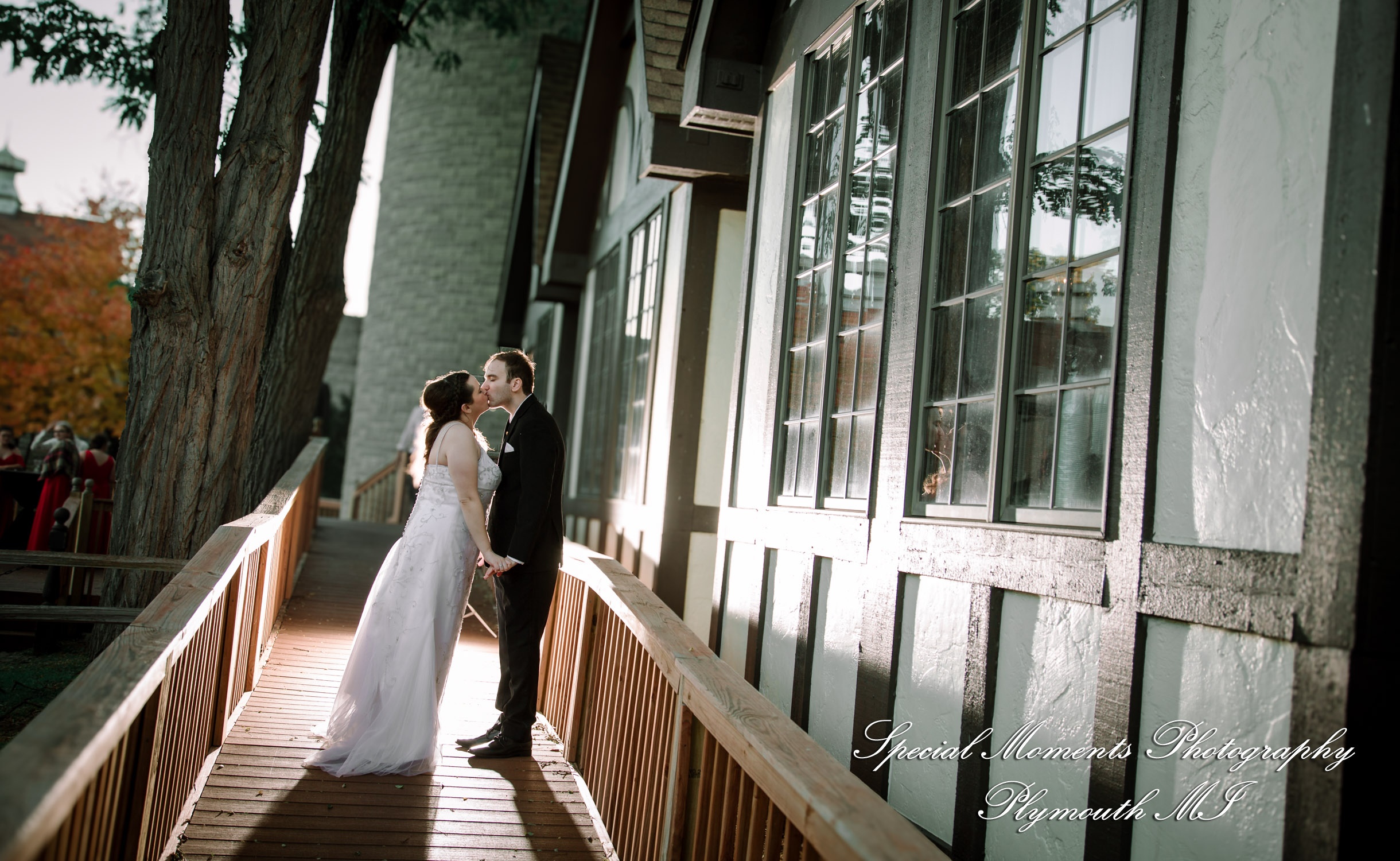 Patricia & Kyle at Canterbury Castle Lake Orion MI wedding photograph