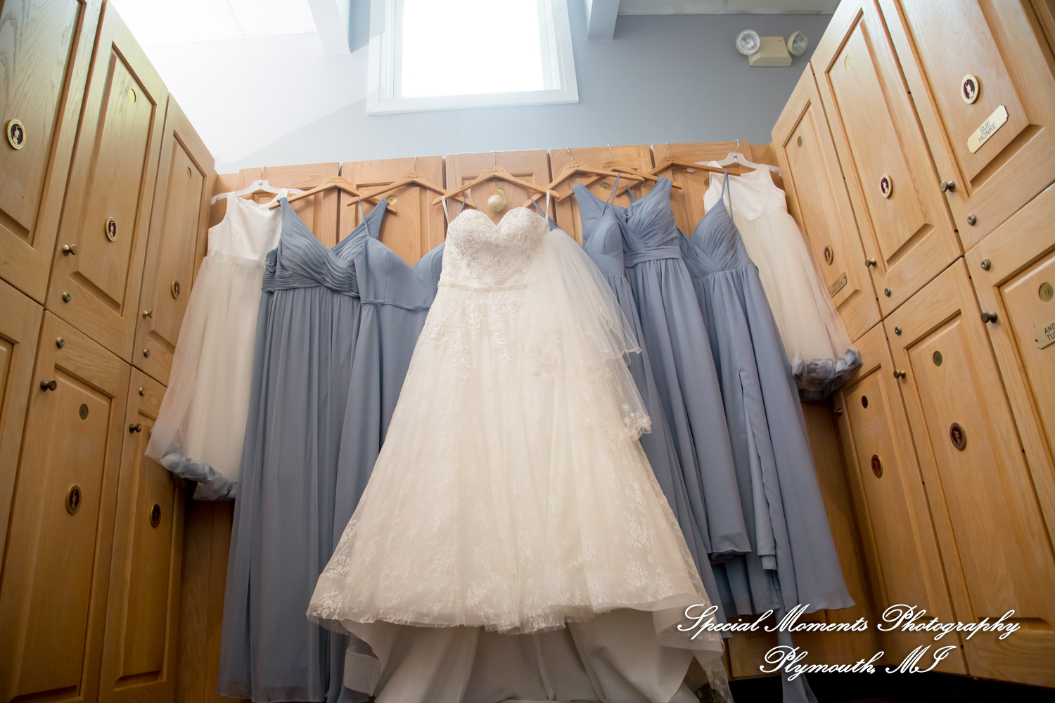 Raechelle & Dalton at Polo Fields Golf & County Club - Ann Arbor MI wedding photograph