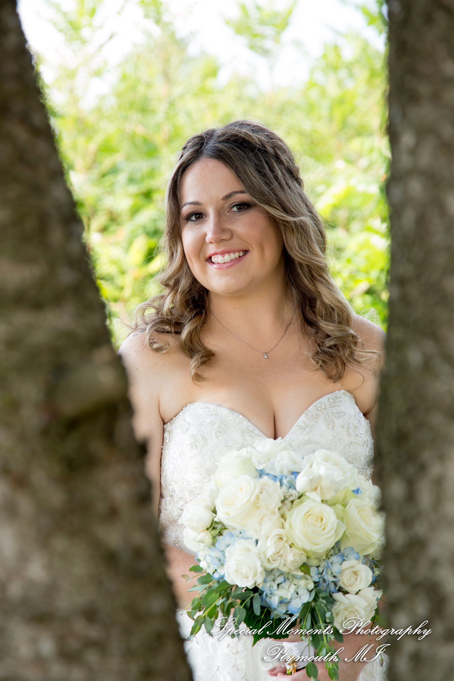 Raechelle & Dalton at Polo Fields Golf & County Club - Ann Arbor MI wedding photograph