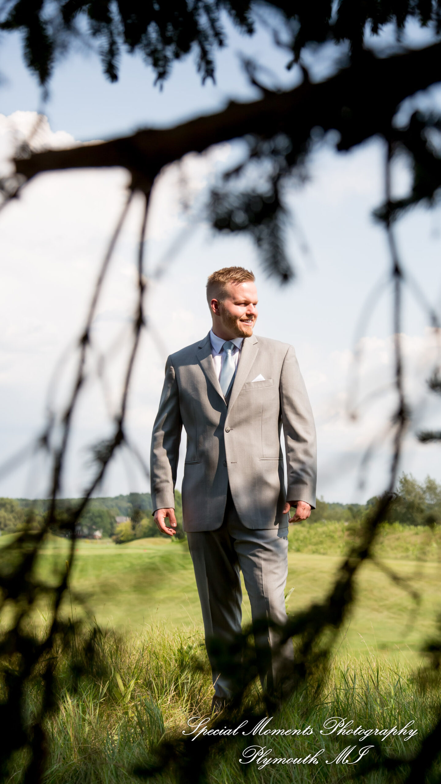 Raechelle & Dalton at Polo Fields Golf & County Club - Ann Arbor MI wedding photograph