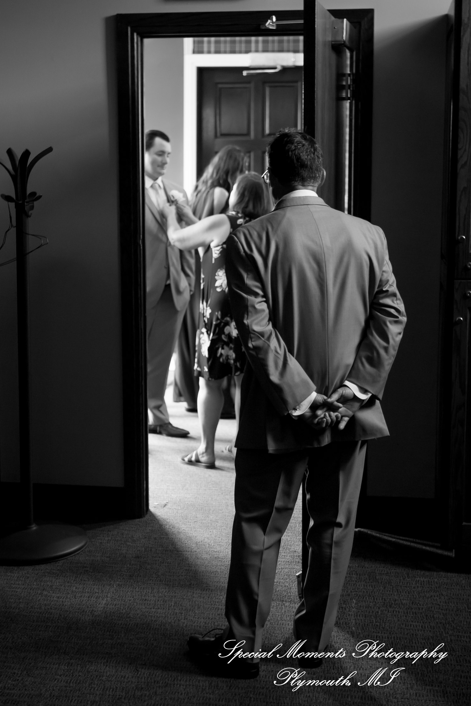 Raechelle & Dalton at Polo Fields Golf & County Club - Ann Arbor MI wedding photograph
