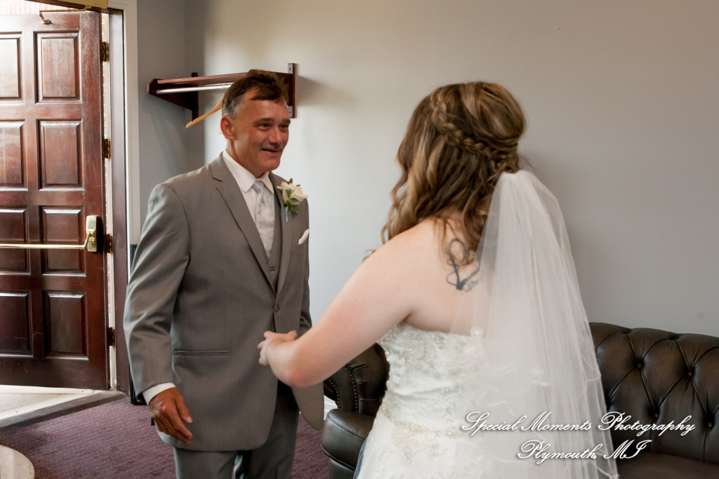 Raechelle & Dalton at Polo Fields Golf & County Club - Ann Arbor MI wedding photograph