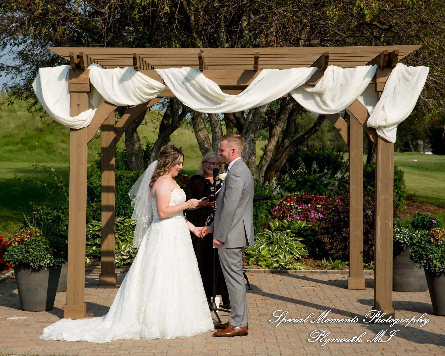 Raechelle & Dalton at Polo Fields Golf & County Club - Ann Arbor MI wedding photograph