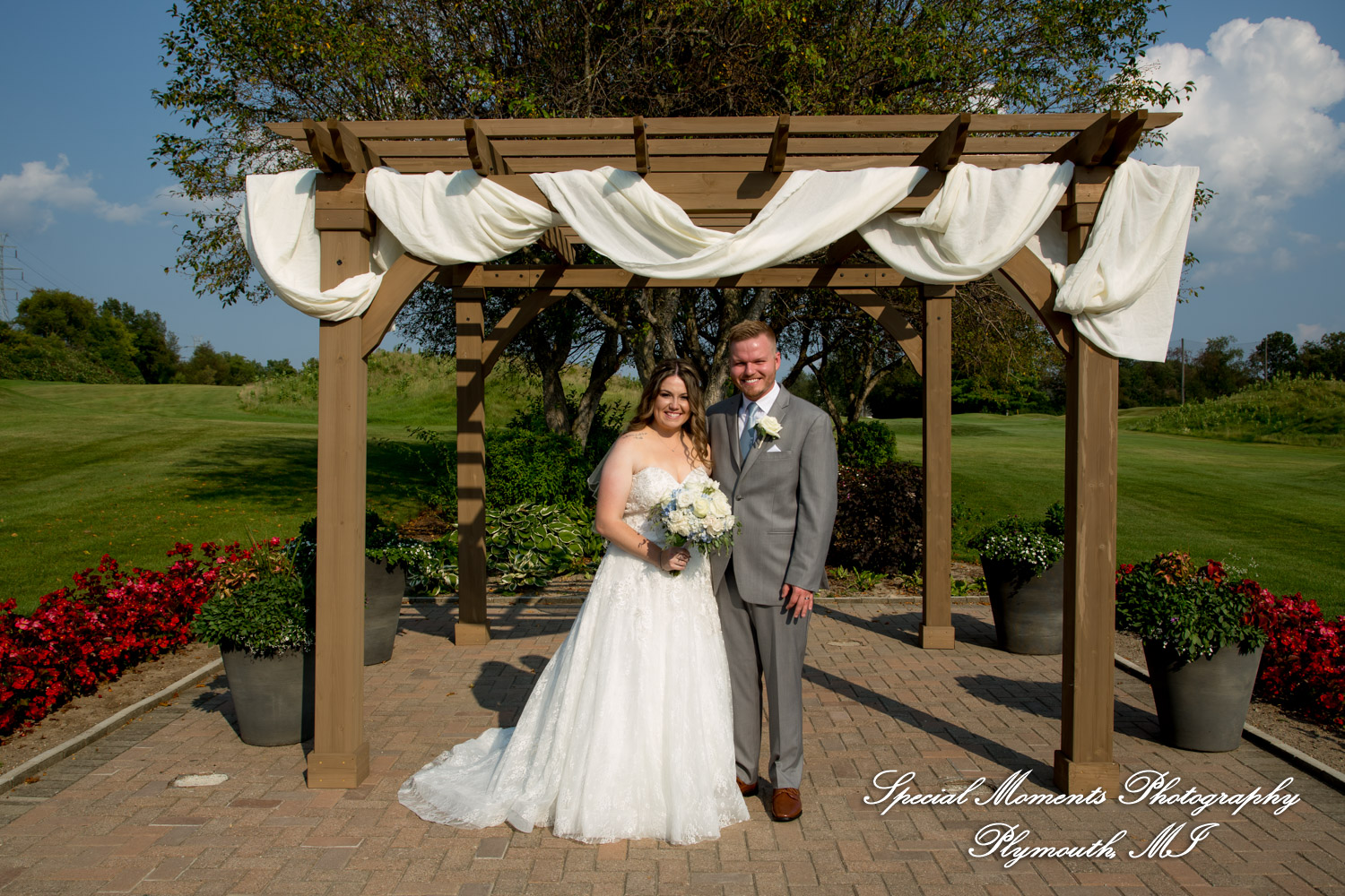 Raechelle & Dalton at Polo Fields Golf & County Club - Ann Arbor MI wedding photograph