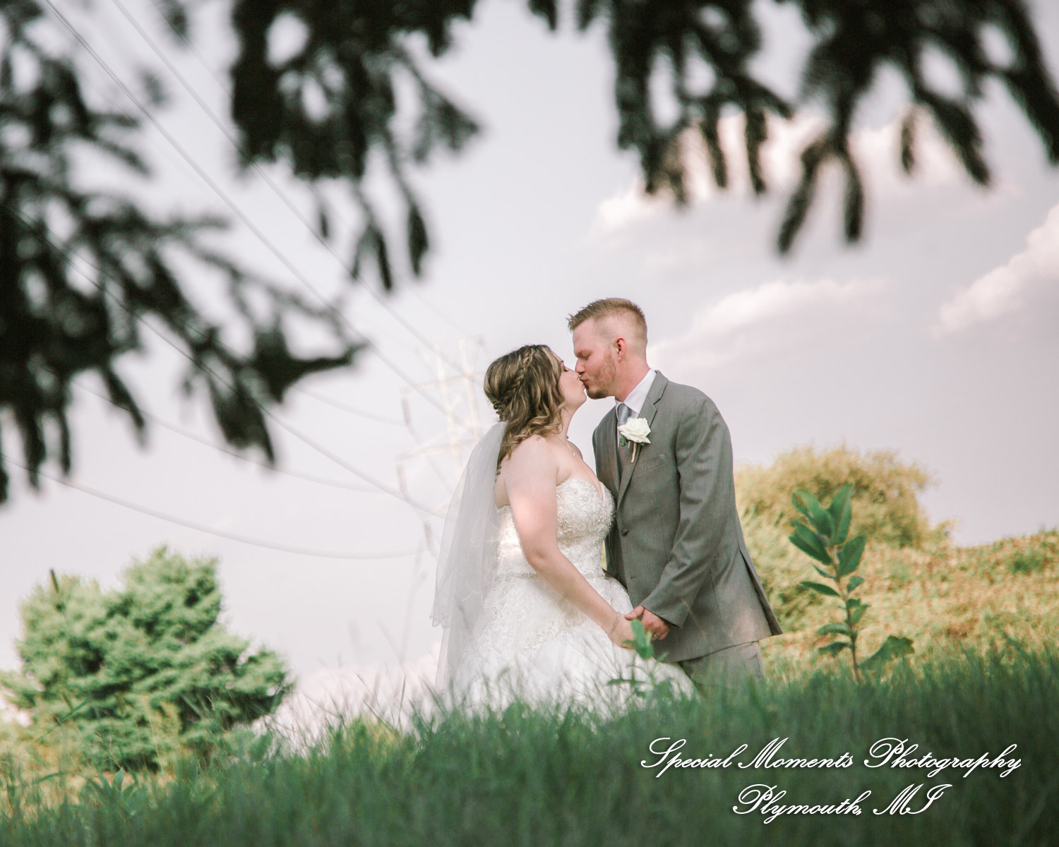 Raechelle & Dalton at Polo Fields Golf & County Club - Ann Arbor MI wedding photograph