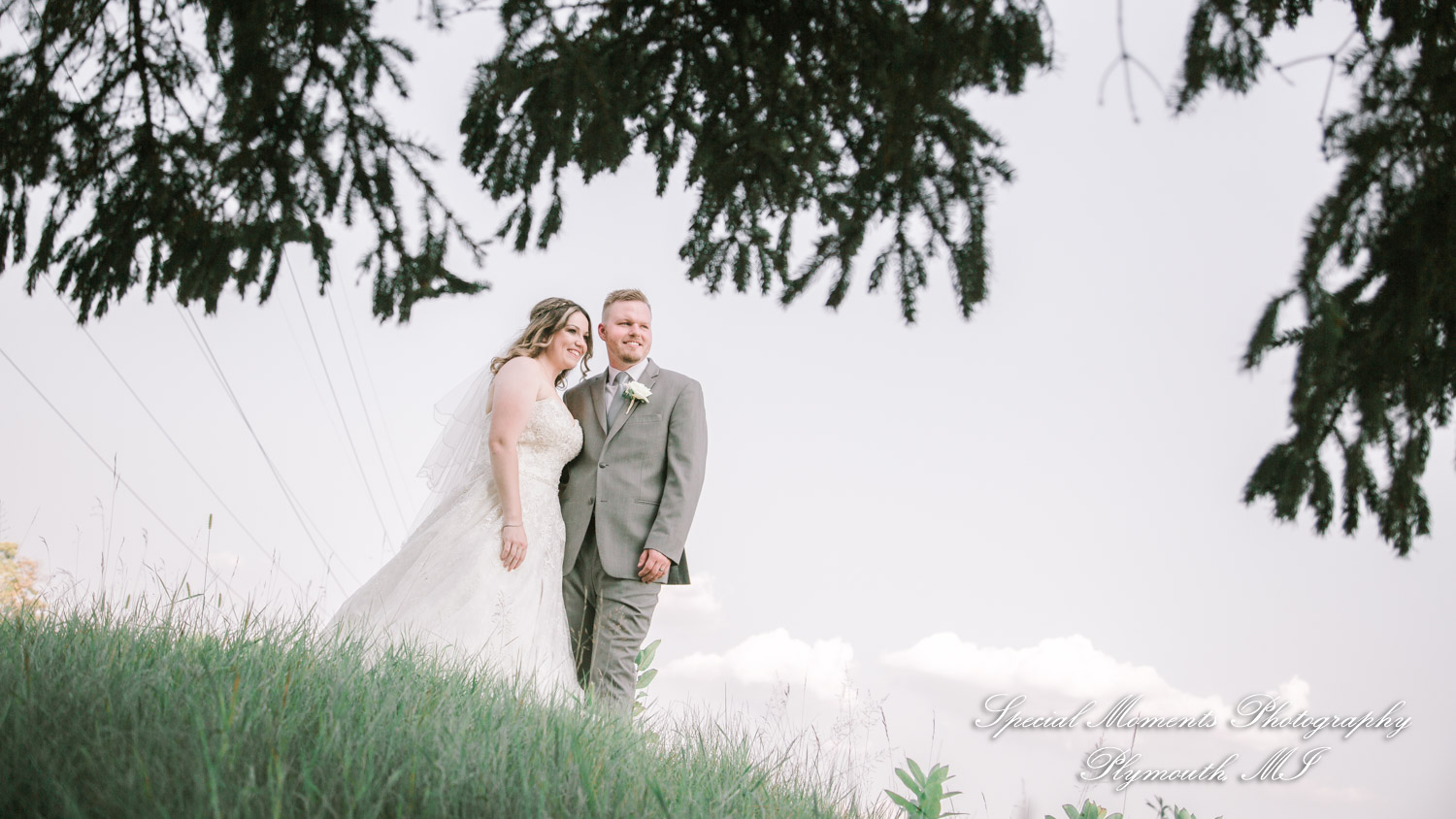 Raechelle & Dalton at Polo Fields Golf & County Club - Ann Arbor MI wedding photograph