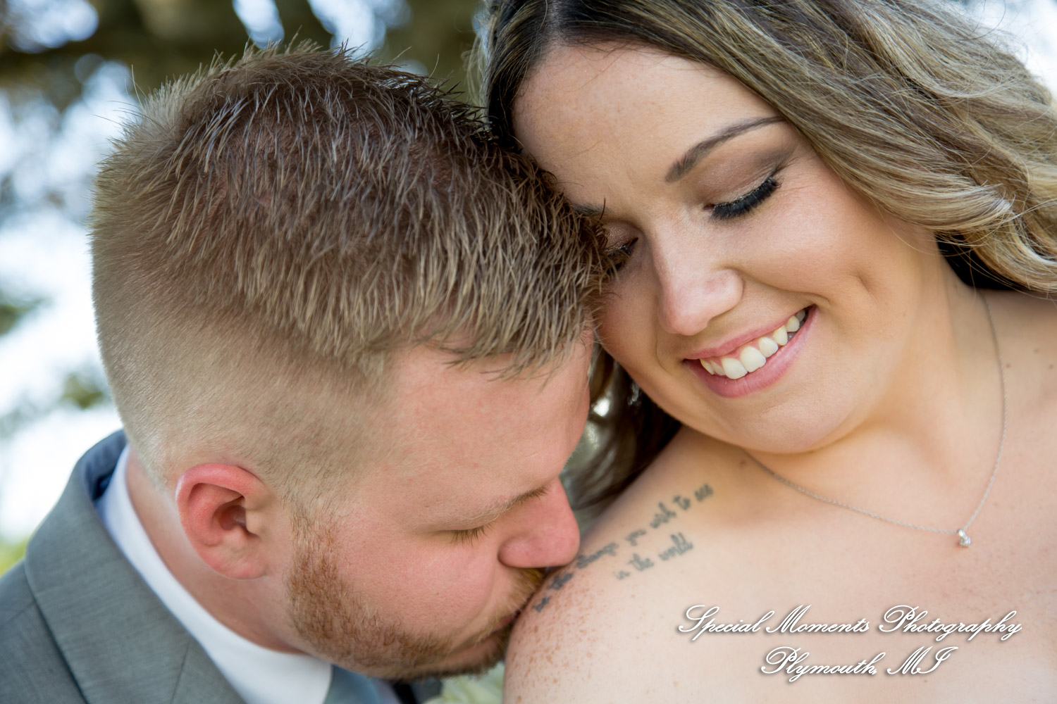Raechelle & Dalton at Polo Fields Golf & County Club - Ann Arbor MI wedding photograph