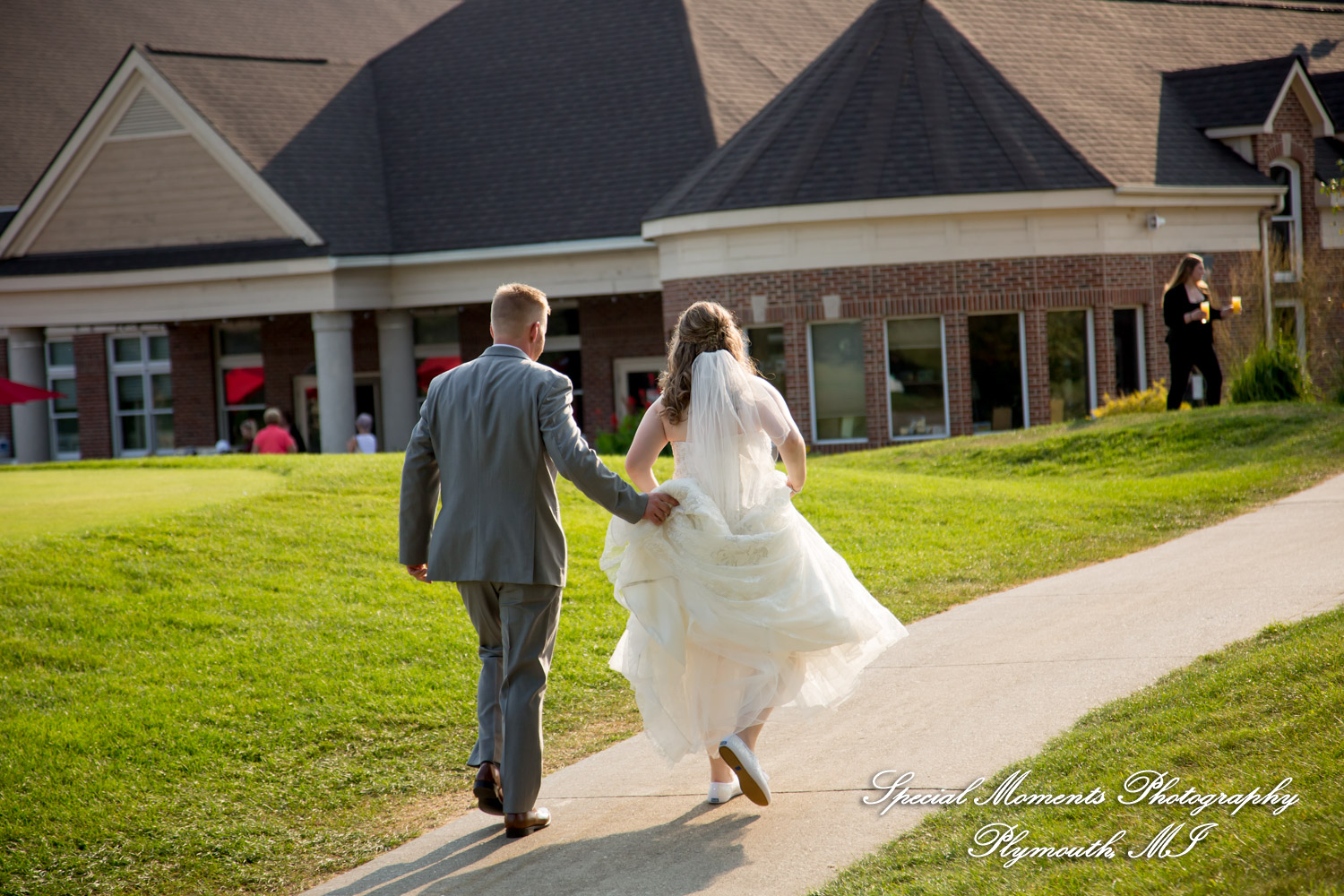 Raechelle & Dalton at Polo Fields Golf & County Club - Ann Arbor MI wedding photograph