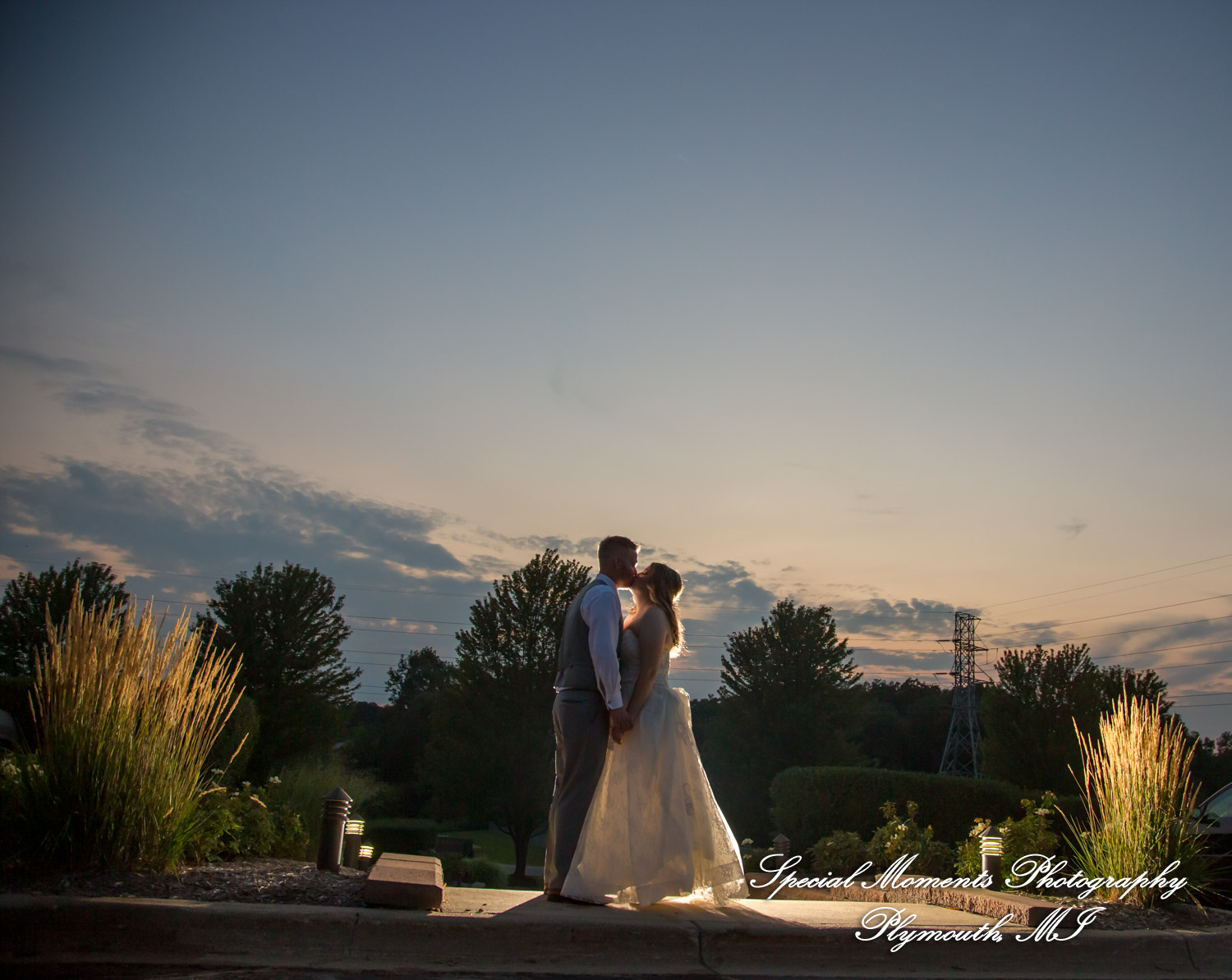 Raechelle & Dalton at Polo Fields Golf & County Club - Ann Arbor MI wedding photograph