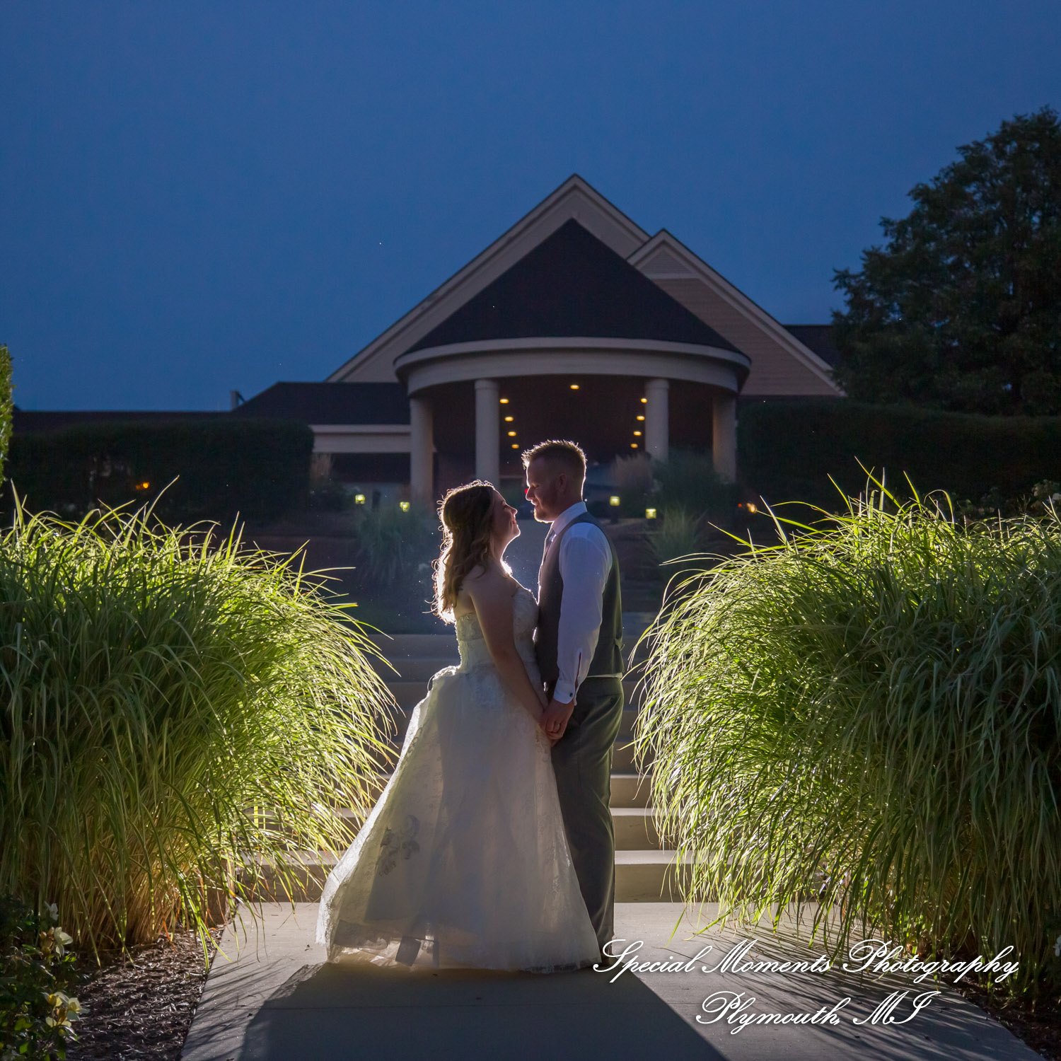 Raechelle & Dalton at Polo Fields Golf & County Club - Ann Arbor MI wedding photograph