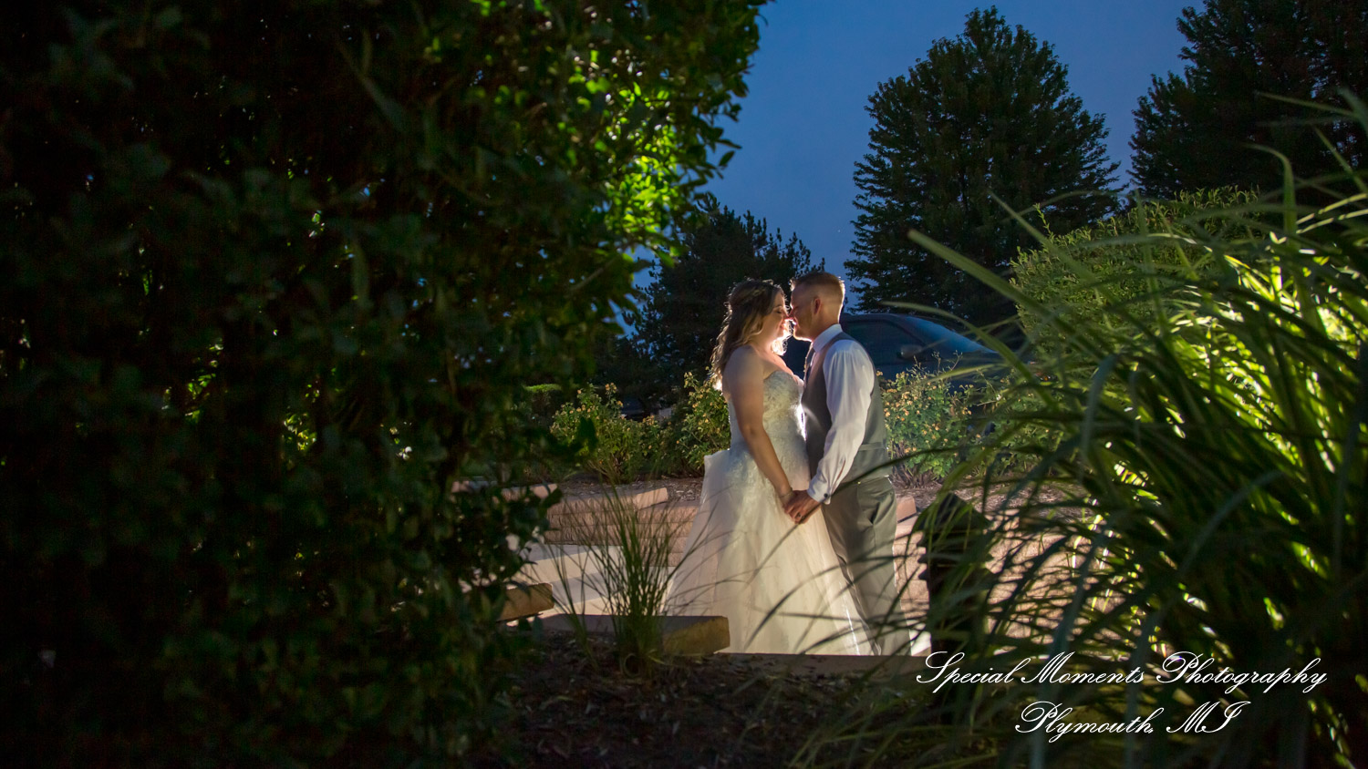 Raechelle & Dalton at Polo Fields Golf & County Club - Ann Arbor MI wedding photograph