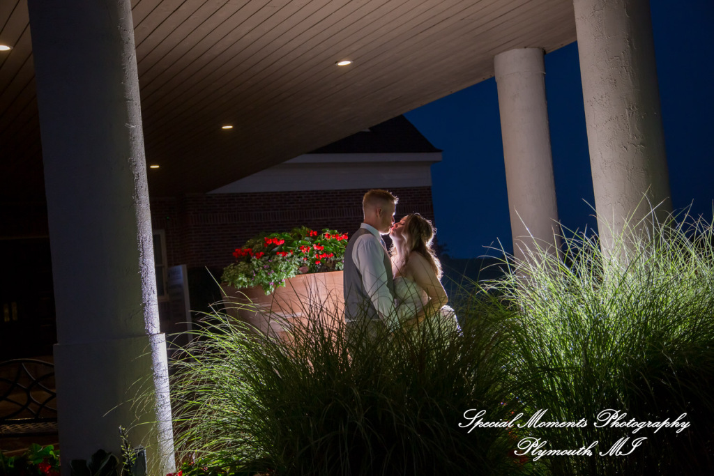Raechelle & Dalton at Polo Fields Golf & County Club - Ann Arbor MI wedding photograph