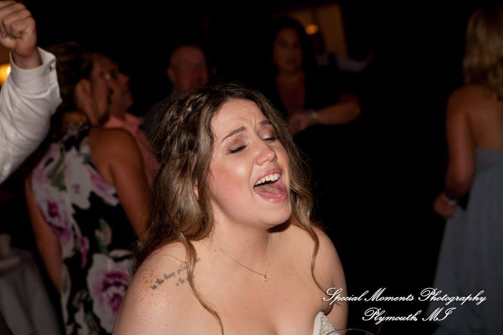 Raechelle & Dalton at Polo Fields Golf & County Club - Ann Arbor MI wedding photograph