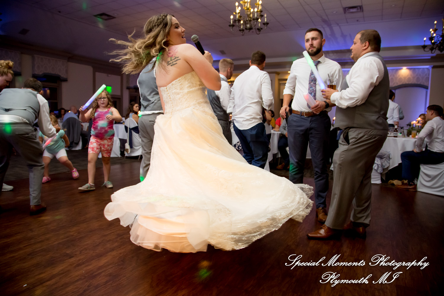 Raechelle & Dalton at Polo Fields Golf & County Club - Ann Arbor MI wedding photograph