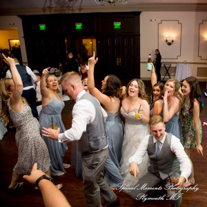 Raechelle & Dalton at Polo Fields Golf & County Club - Ann Arbor MI wedding photograph