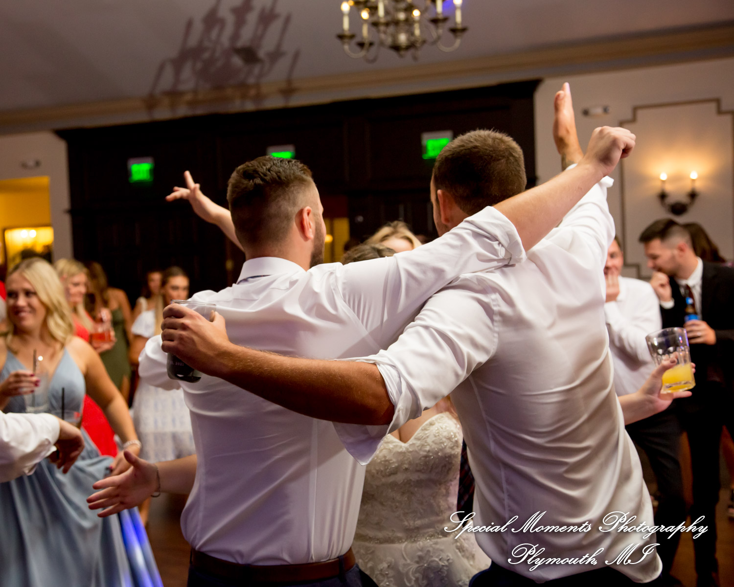 Raechelle & Dalton at Polo Fields Golf & County Club - Ann Arbor MI wedding photograph