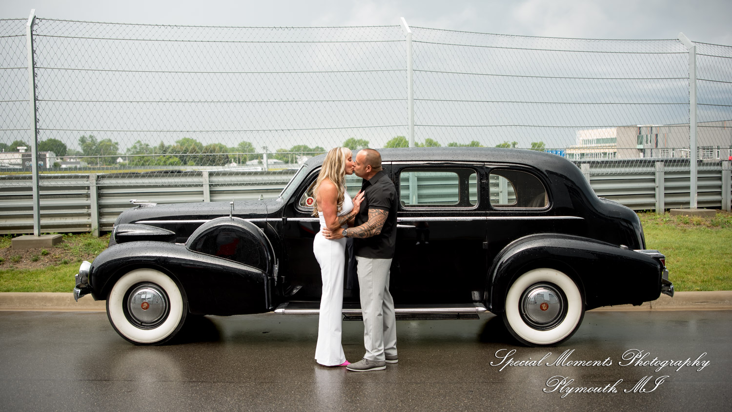 Laura & Mark at M1 Concourse Pontiac MI wedding photograph