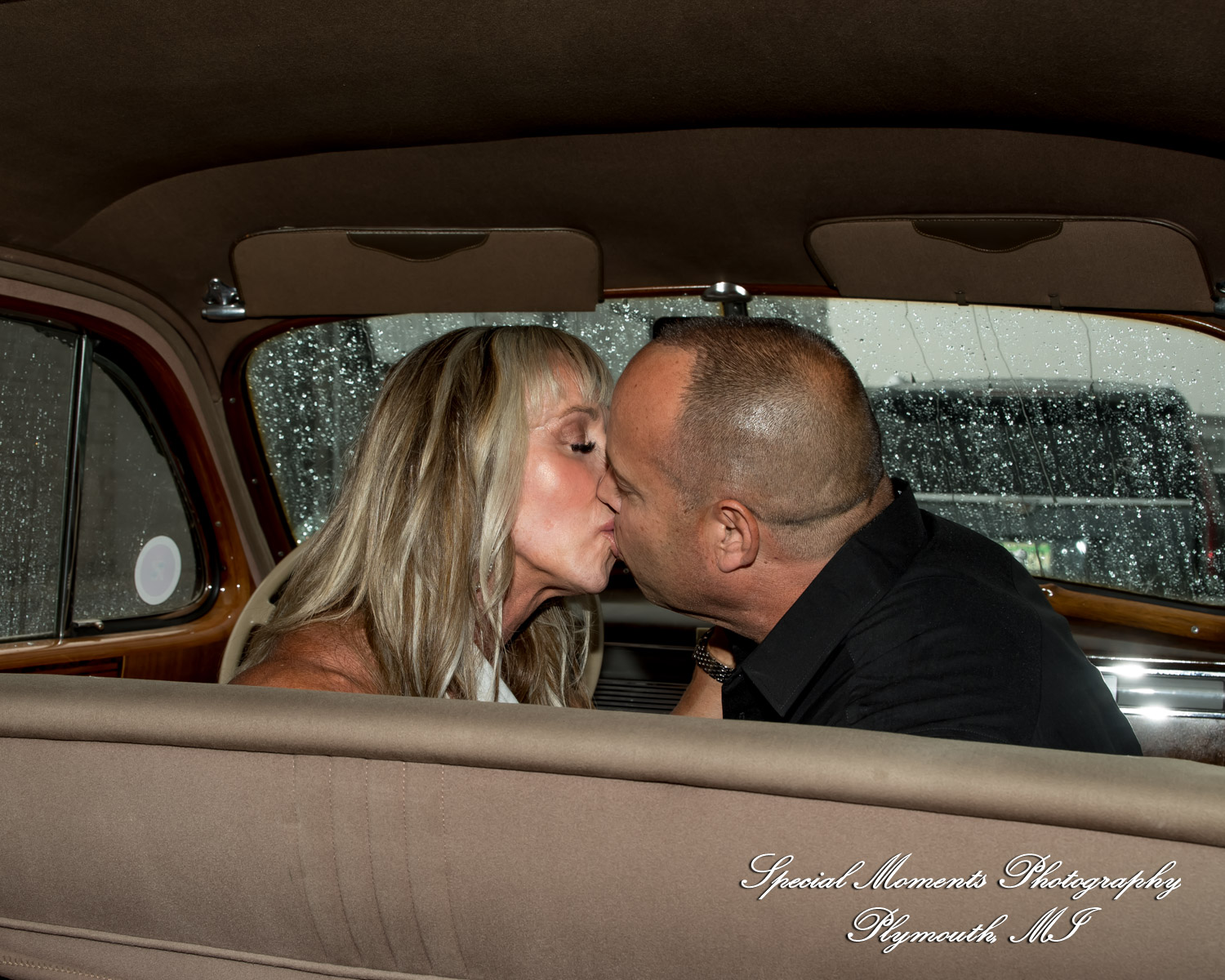 Laura & Mark at M1 Concourse Pontiac MI wedding photograph