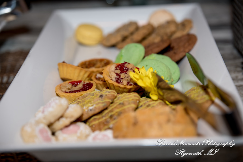 Laura & Mark at M1 Concourse Pontiac MI wedding photograph