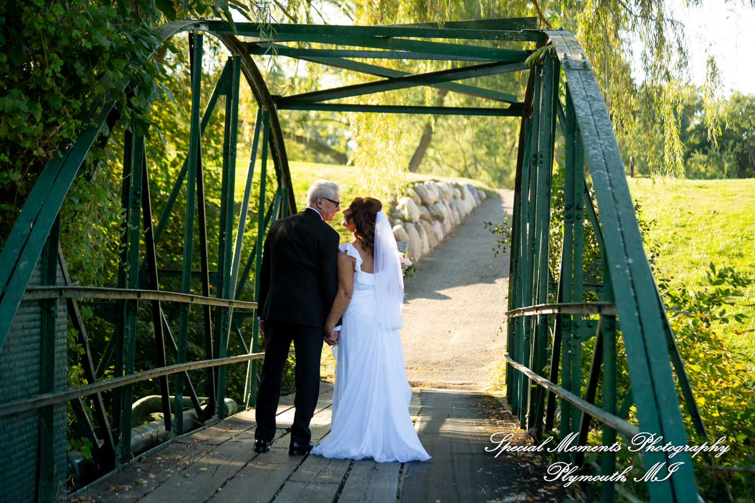 Annette & Mark at Western Golf & Country Club Redford MI wedding photograph