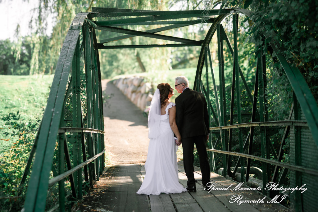 Annette & Mark at Western Golf & Country Club Redford MI wedding photograph