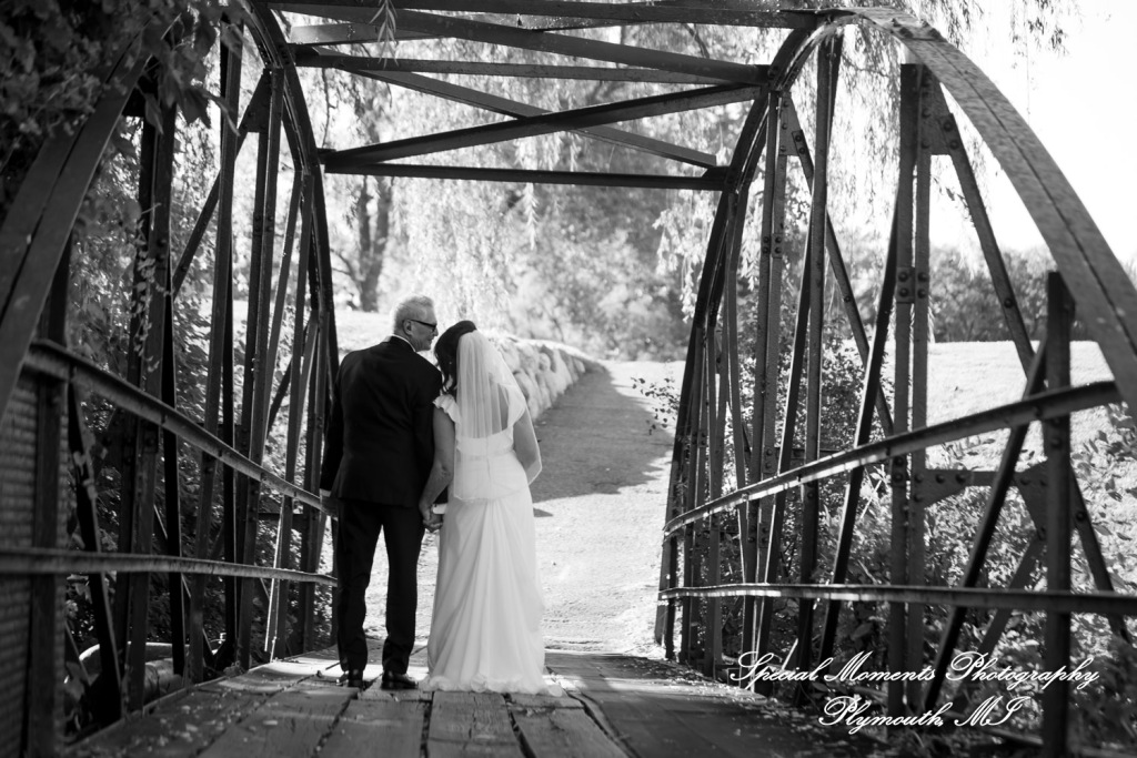Annette & Mark at Western Golf & Country Club Redford MI wedding photograph