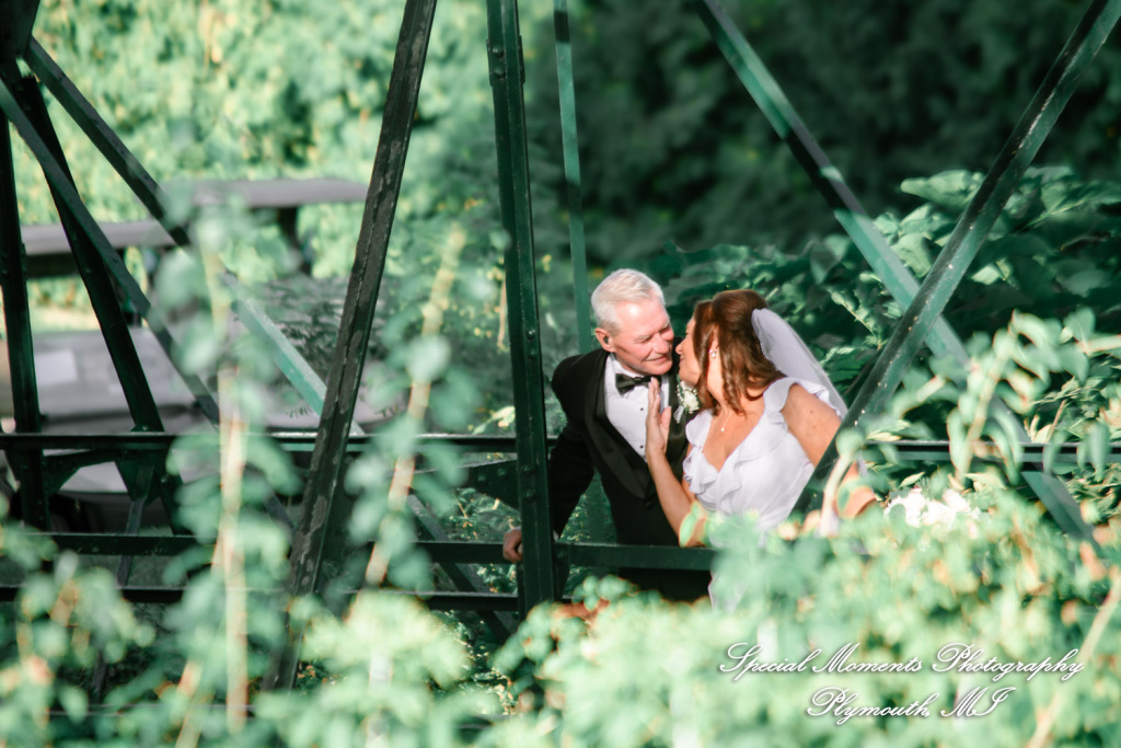 Annette & Mark at Western Golf & Country Club Redford MI wedding photograph