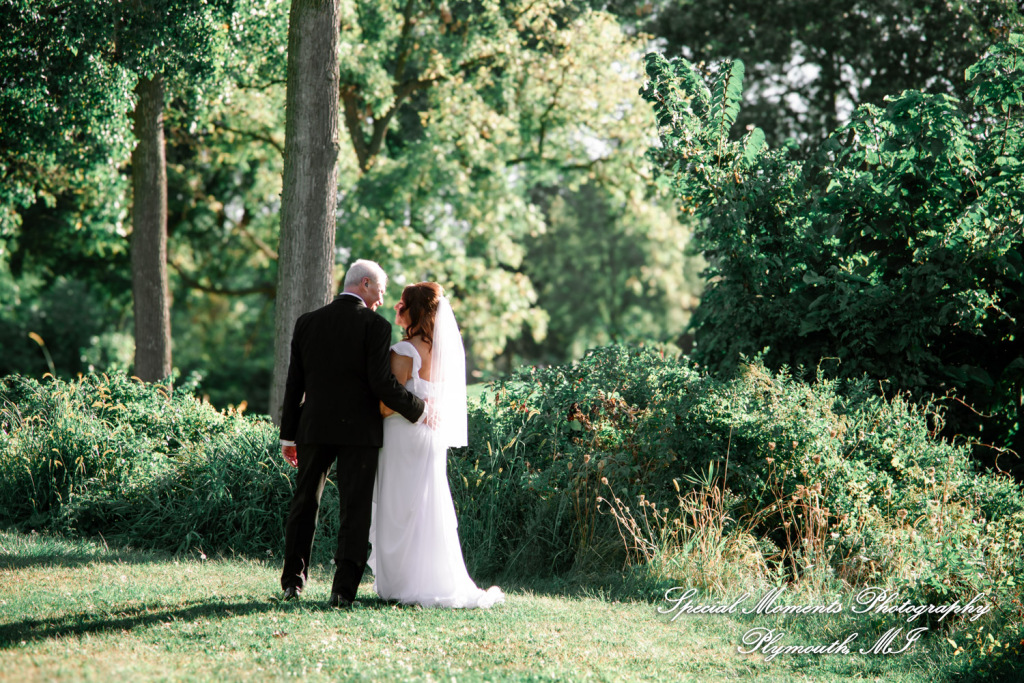 Annette & Mark at Western Golf & Country Club Redford MI wedding photograph