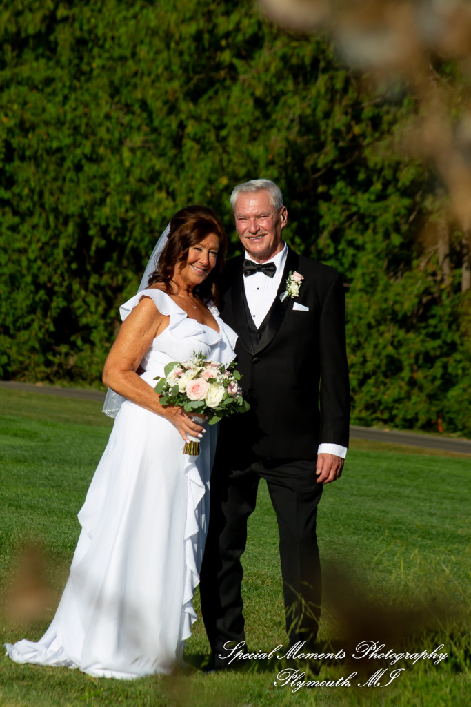 Annette & Mark at Western Golf & Country Club Redford MI wedding photograph
