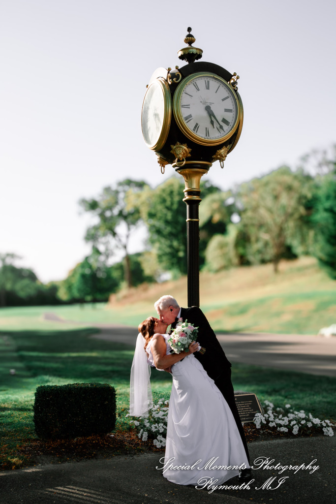 Annette & Mark at Western Golf & Country Club Redford MI wedding photograph
