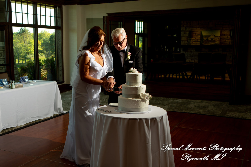 Annette & Mark at Western Golf & Country Club Redford MI wedding photograph