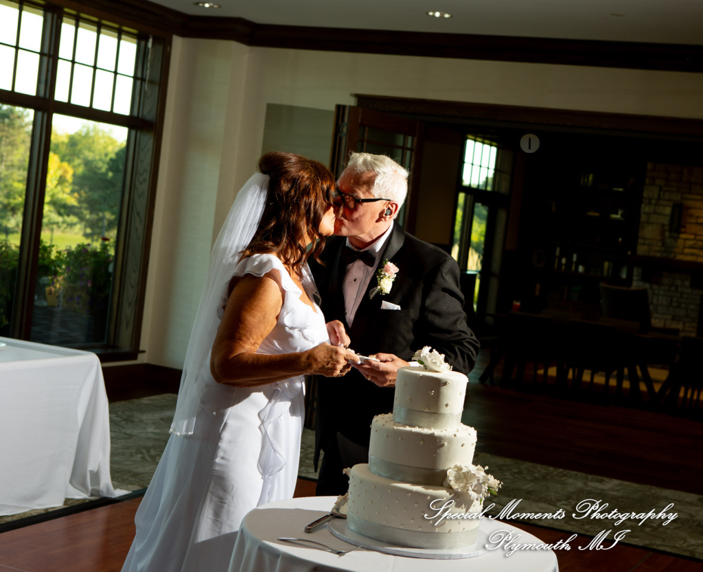 Annette & Mark at Western Golf & Country Club Redford MI wedding photograph