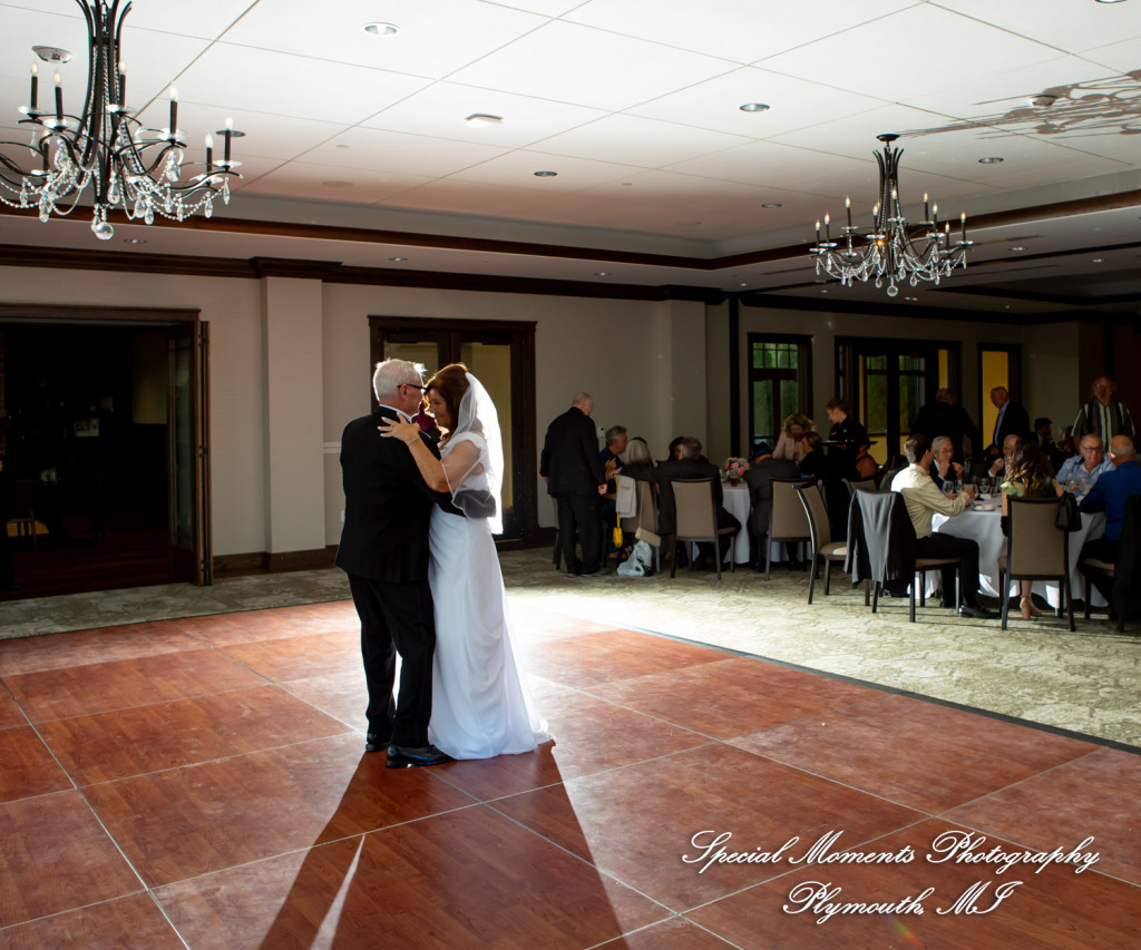 Annette & Mark at Western Golf & Country Club Redford MI wedding photograph