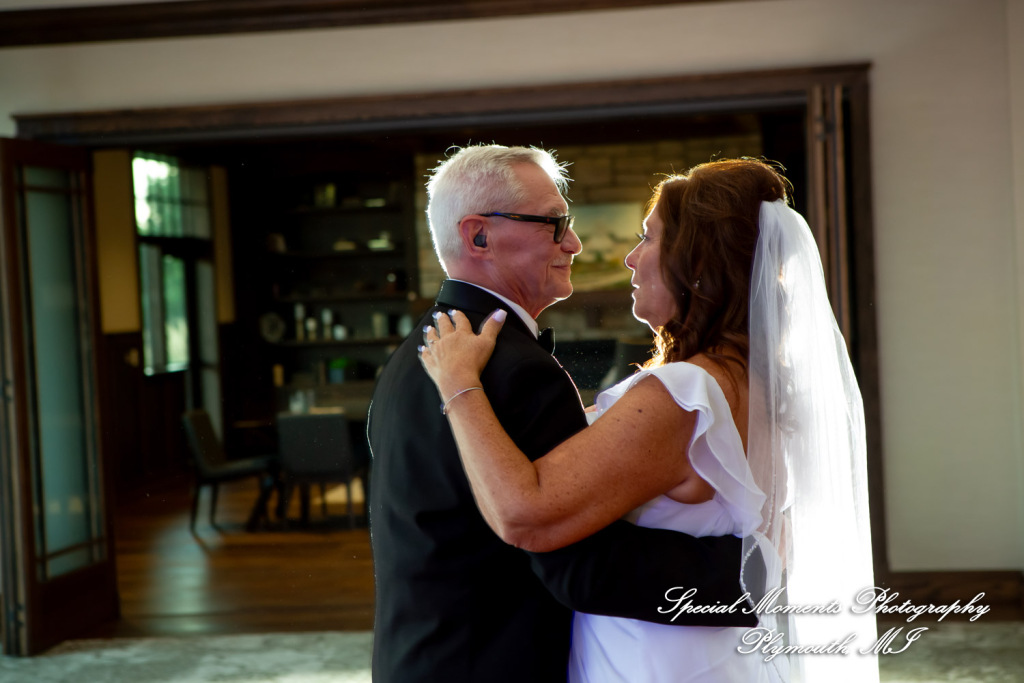 Annette & Mark at Western Golf & Country Club Redford MI wedding photograph