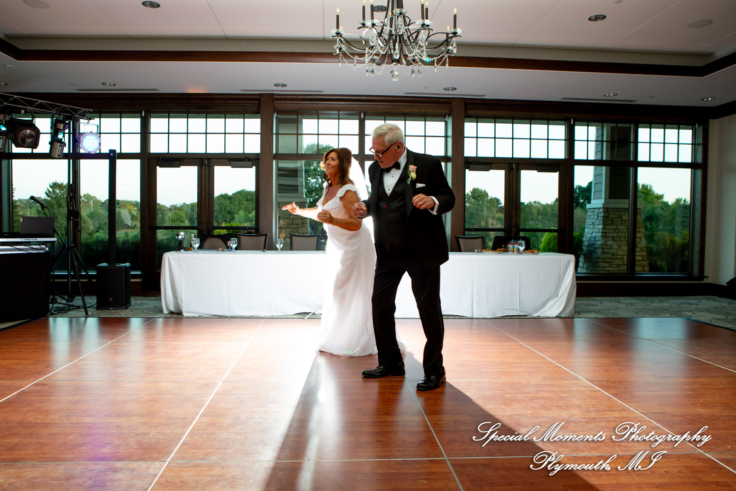 Annette & Mark at Western Golf & Country Club Redford MI wedding photograph