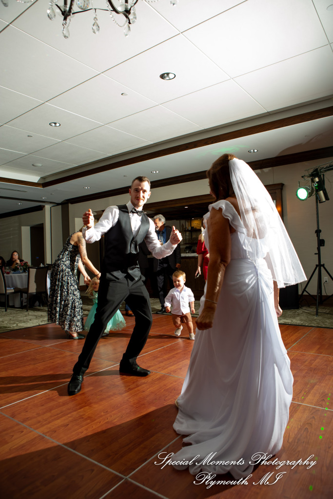 Annette & Mark at Western Golf & Country Club Redford MI wedding photograph