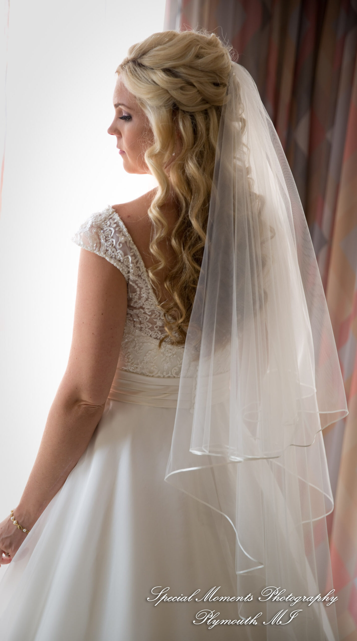 Kristin & Matthew at Embassy Suites by Hilton Livonia MI wedding photograph