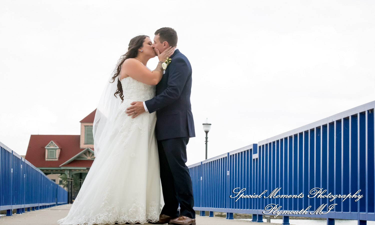 Ariana & Jeffrey DoubleTree Hilton Hotel Bay City MI wedding photography