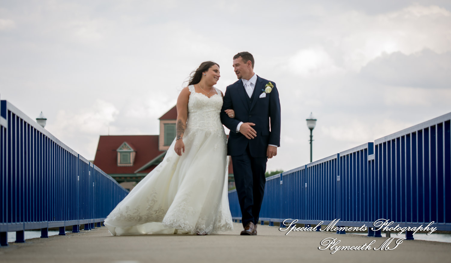 Ariana & Jeffrey DoubleTree Hilton Hotel Bay City MI wedding photography