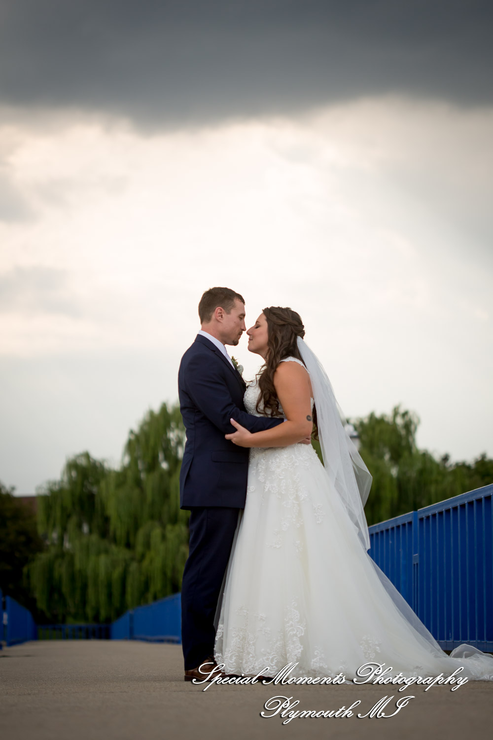 Ariana & Jeffrey DoubleTree Hilton Hotel Bay City MI wedding photography