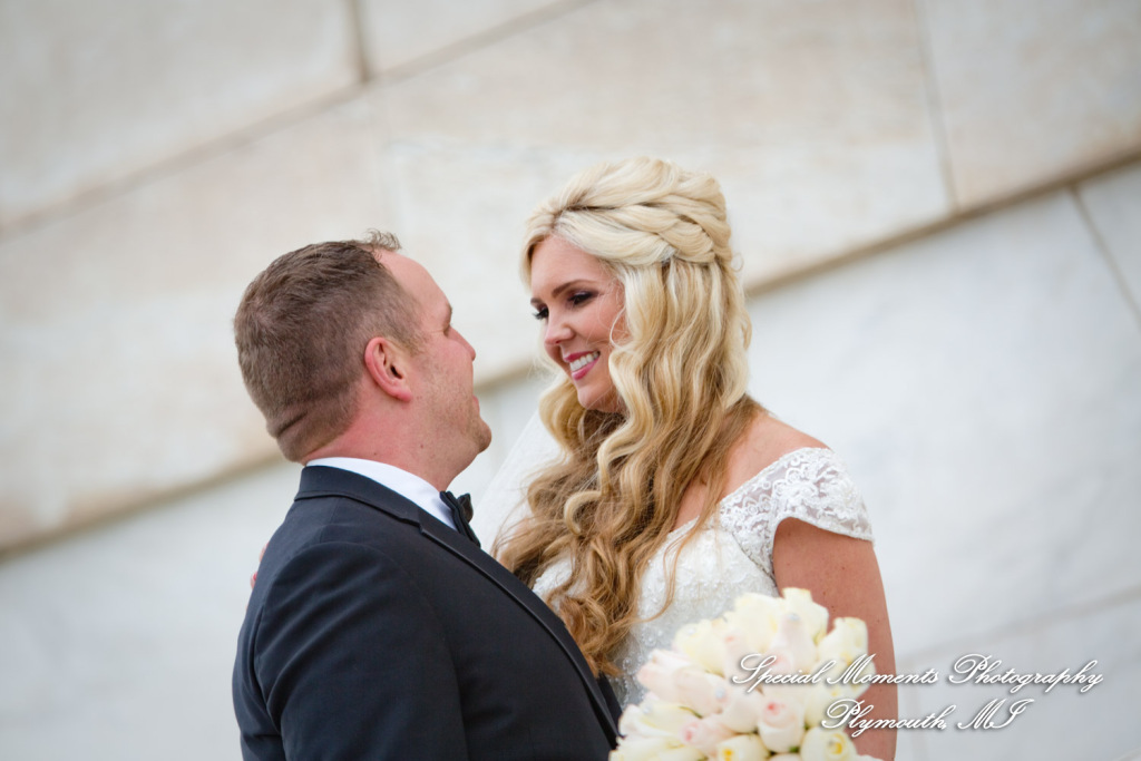 Kristin & Matthew at Detroit Institute of Arts Detroit MI wedding photograph